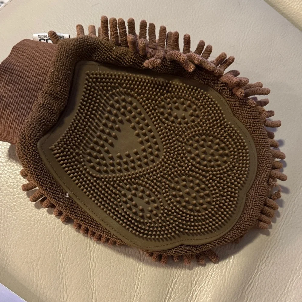 DGS Dirty Dog Grooming Mitt